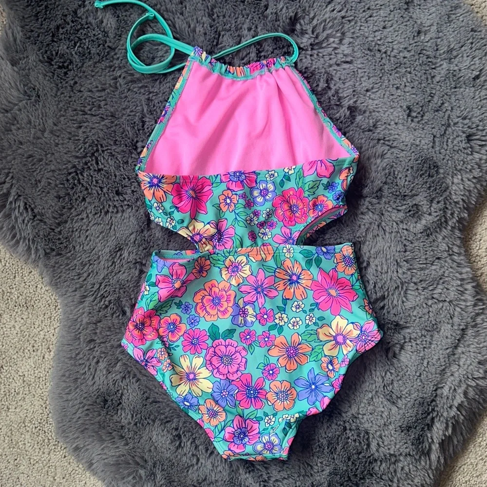 Girls Swimsuit Lot.  4 one-piece swimsuits.  Size 6X / 6/7. - Picture 9 of 9